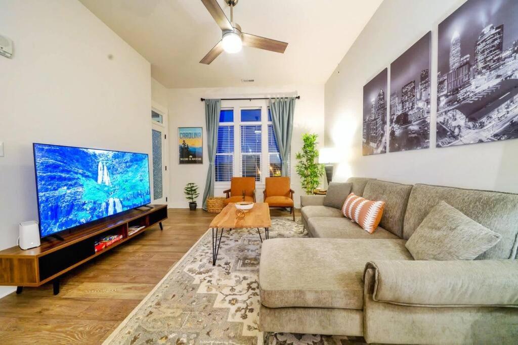 Appartement New Stylish Getaway- 5 Mil To Uptown/3 Smart Tvs! à Charlotte Extérieur photo
