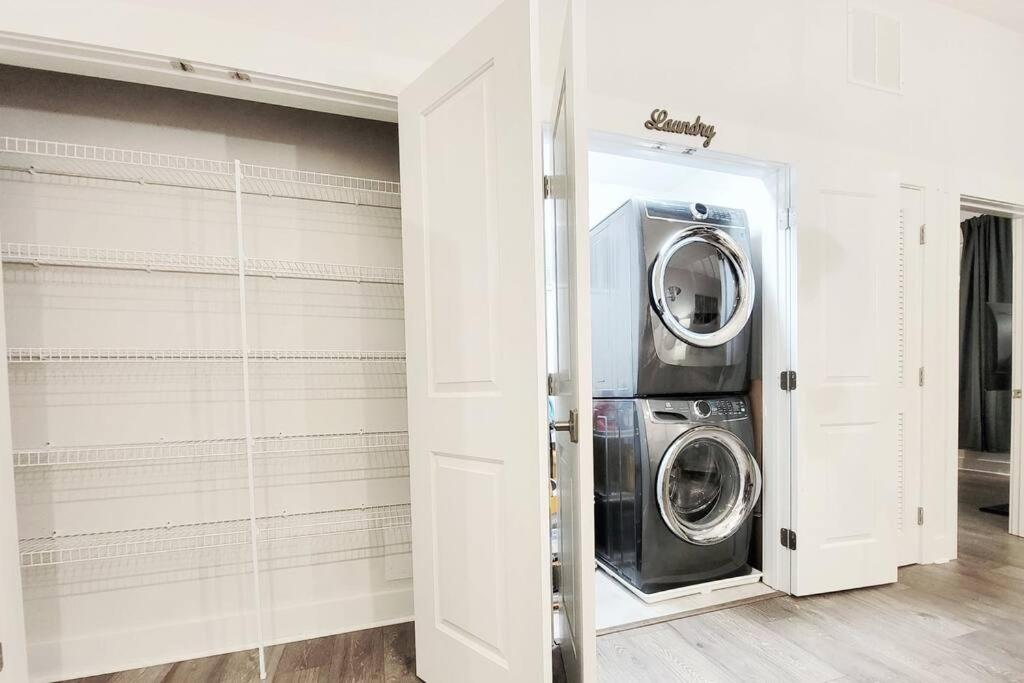 Appartement New Stylish Getaway- 5 Mil To Uptown/3 Smart Tvs! à Charlotte Extérieur photo